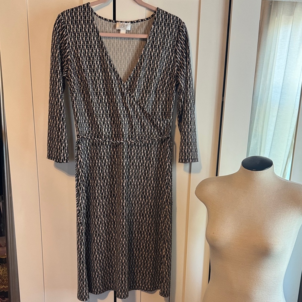 Ann Taylor LOFT Black and Cream Geometric Long Sleeve Wrap Dress
